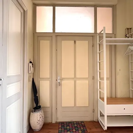 Large Downtown With Parking * Tolosa